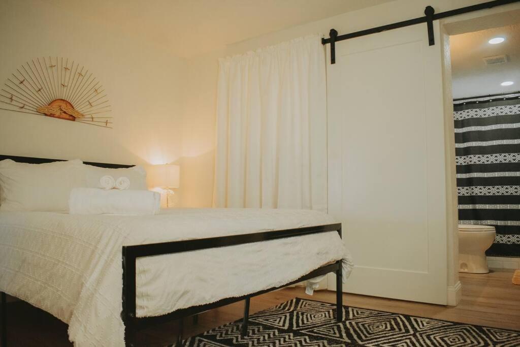 Вилла Casa Charleston-3Br-2Bath-Hot Tub-Pet Friendly-No Pet Fees! Альбукерке Экстерьер фото