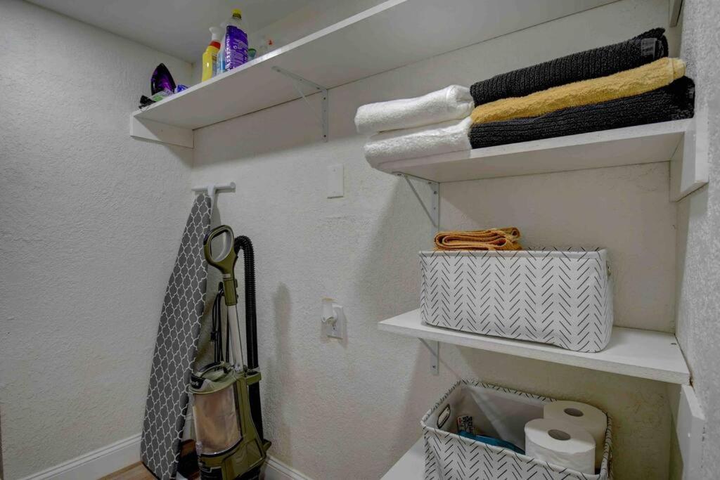 Вилла Casa Charleston-3Br-2Bath-Hot Tub-Pet Friendly-No Pet Fees! Альбукерке Экстерьер фото
