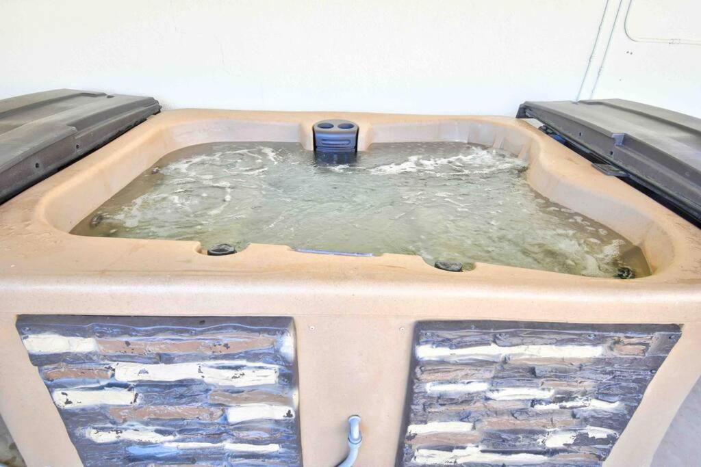 Вилла Casa Charleston-3Br-2Bath-Hot Tub-Pet Friendly-No Pet Fees! Альбукерке Экстерьер фото