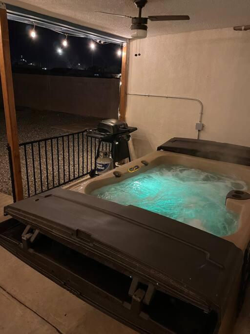 Вилла Casa Charleston-3Br-2Bath-Hot Tub-Pet Friendly-No Pet Fees! Альбукерке Экстерьер фото